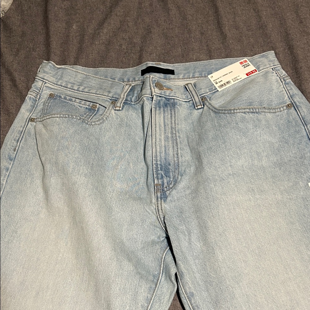 Uniqlo Men's Relaxed Fit Jeans in Light Blue